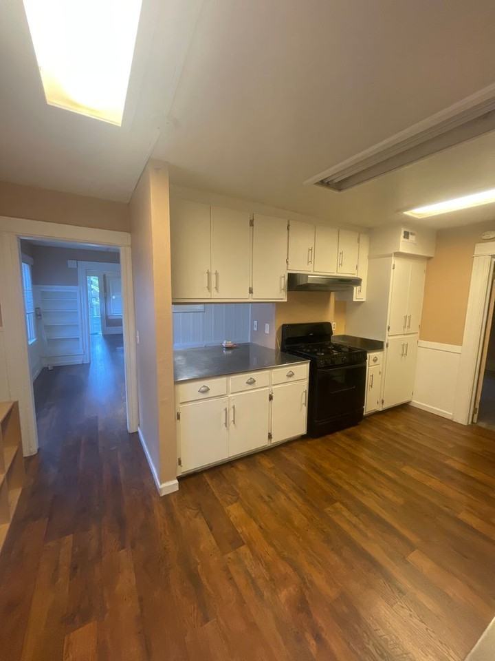 521 T St #B - Photo 5 of 17