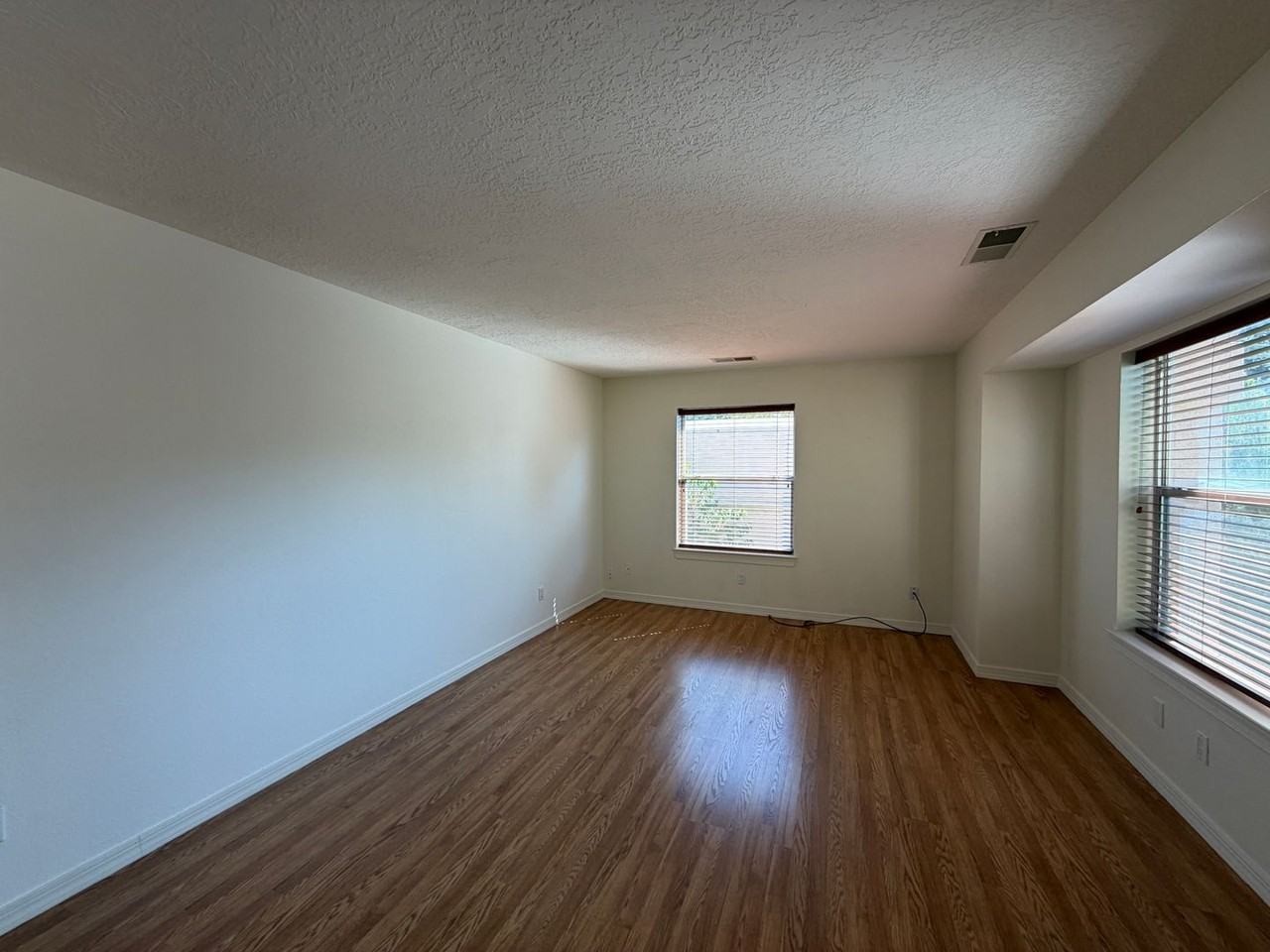 6517 Glen Oak Ne - Photo 6 of 40