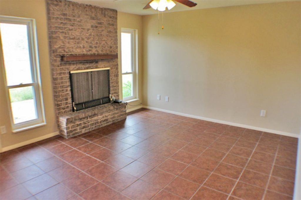 2 Nw 69th St - Photo 2 of 18