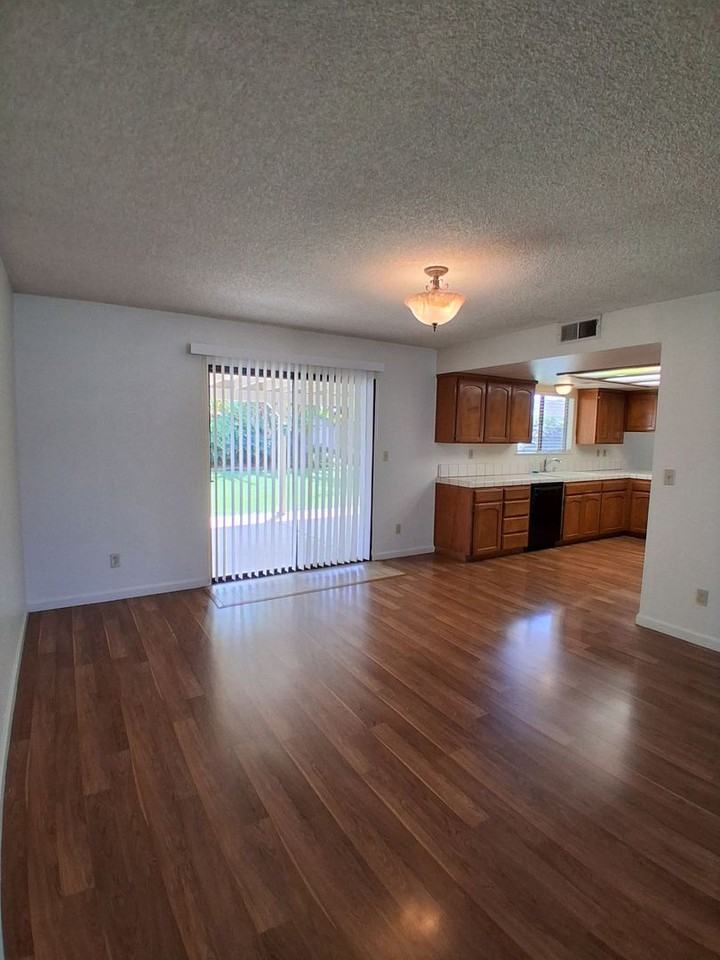 683 N Fordham Ave - Photo 7 of 29