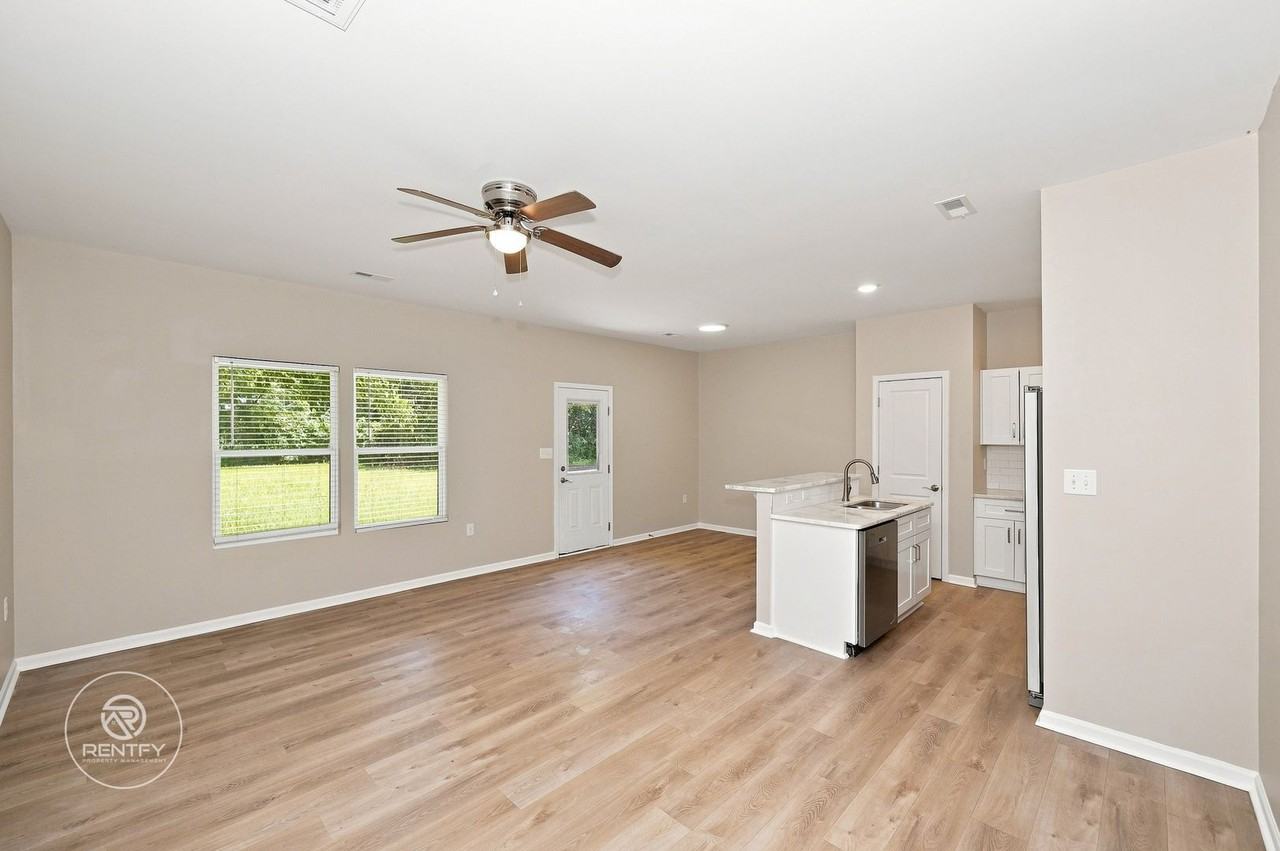 515 Correll St - Photo 3 of 14