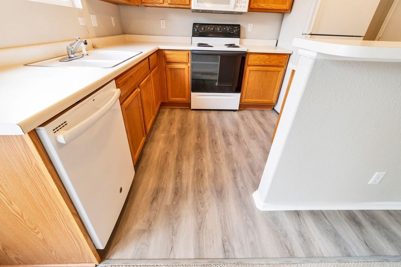 18980 E 58th Ave - Photo 6 of 27