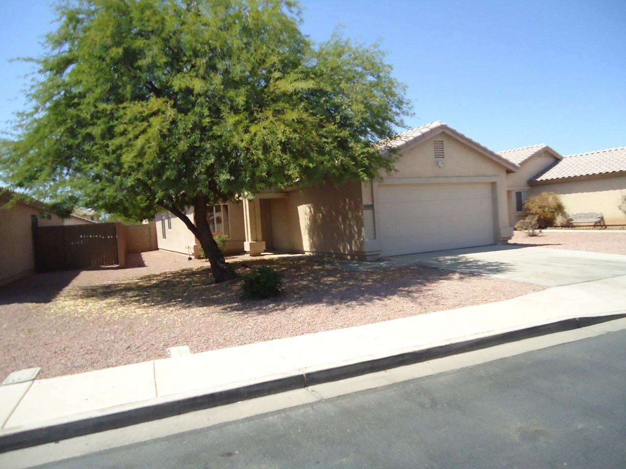 12001 W Scotts Dr - Photo 2 of 17