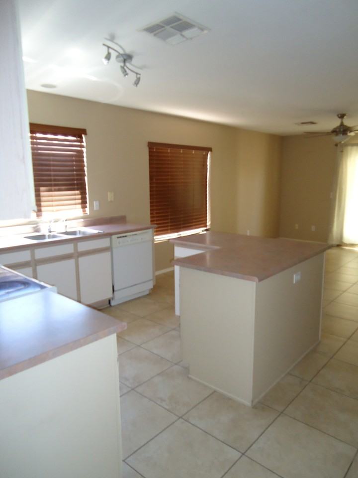 12001 W Scotts Dr - Photo 5 of 17