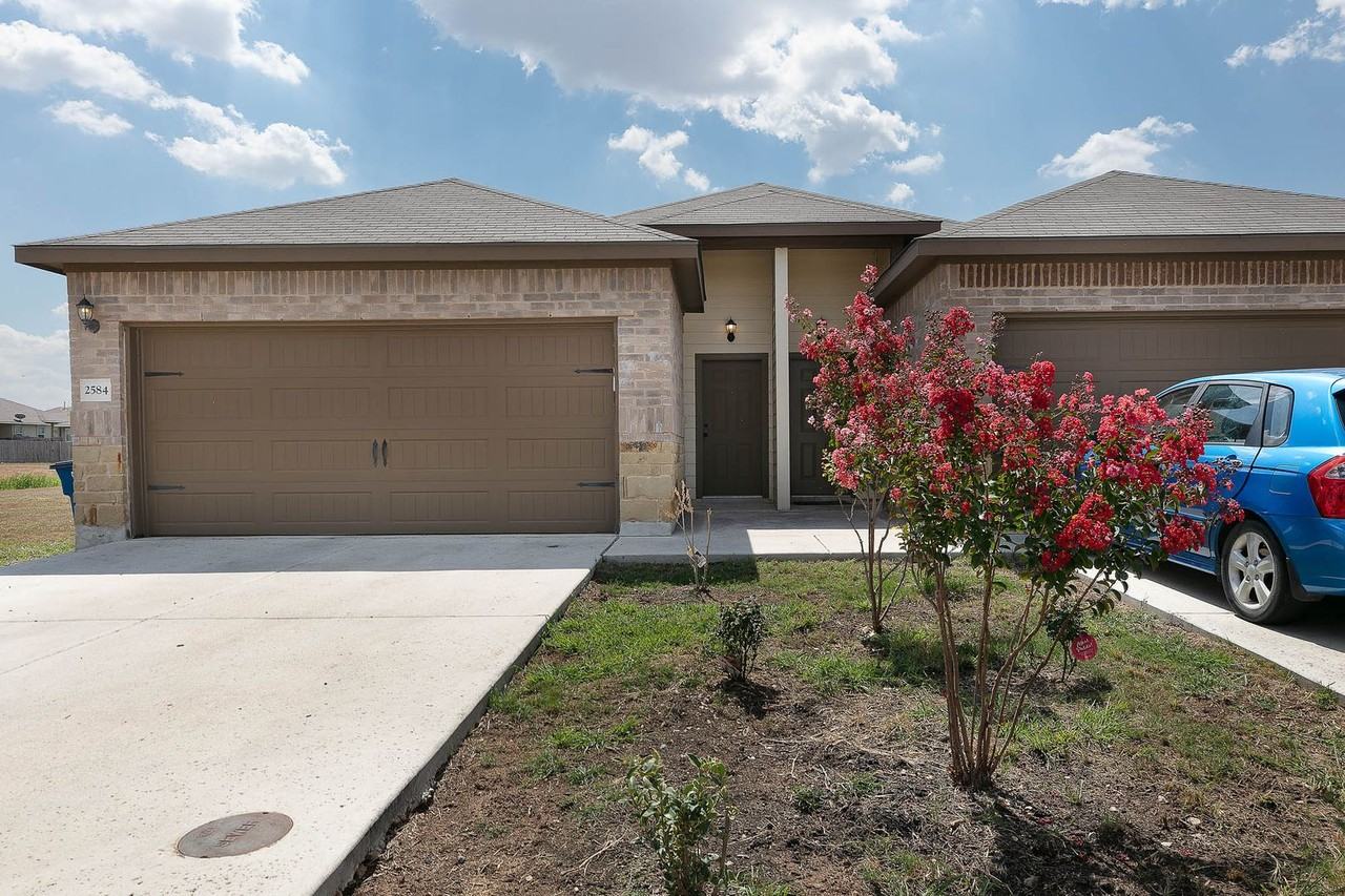 2584 Pahmeyer Rd - Photo 2 of 33