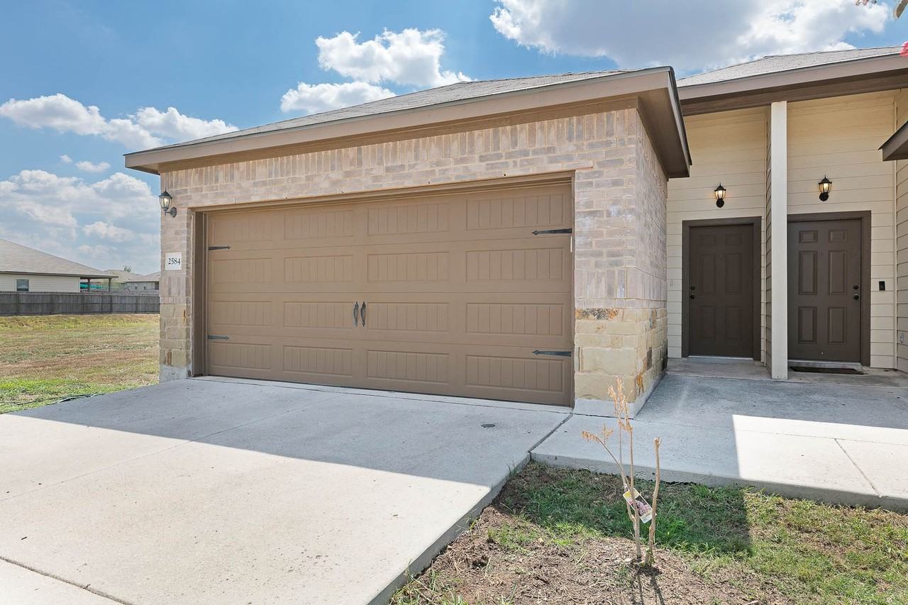 2584 Pahmeyer Rd - Photo 3 of 33
