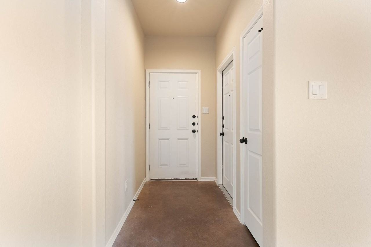 2584 Pahmeyer Rd - Photo 4 of 33