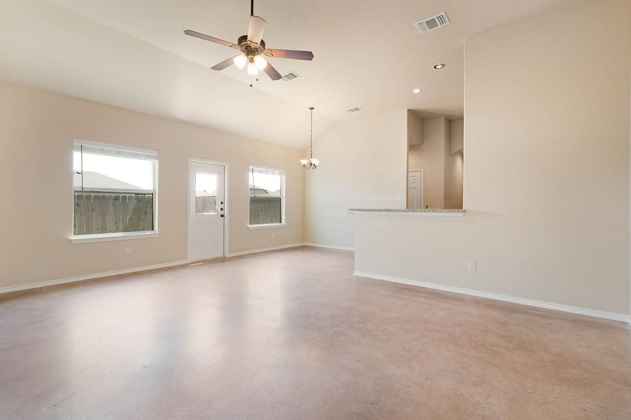 2584 Pahmeyer Rd - Photo 5 of 33