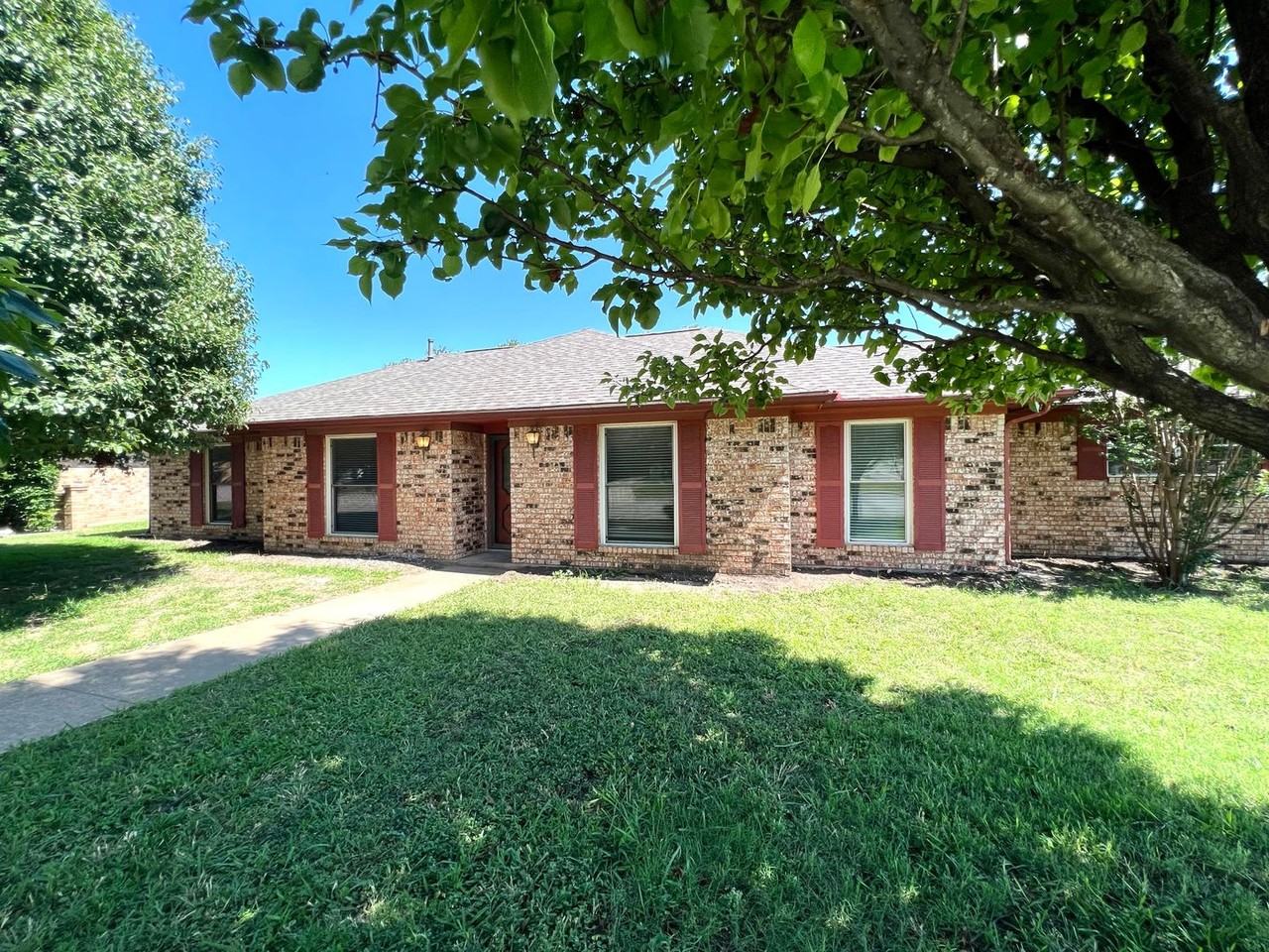 1 Peachtree Pl - Photo 2 of 20