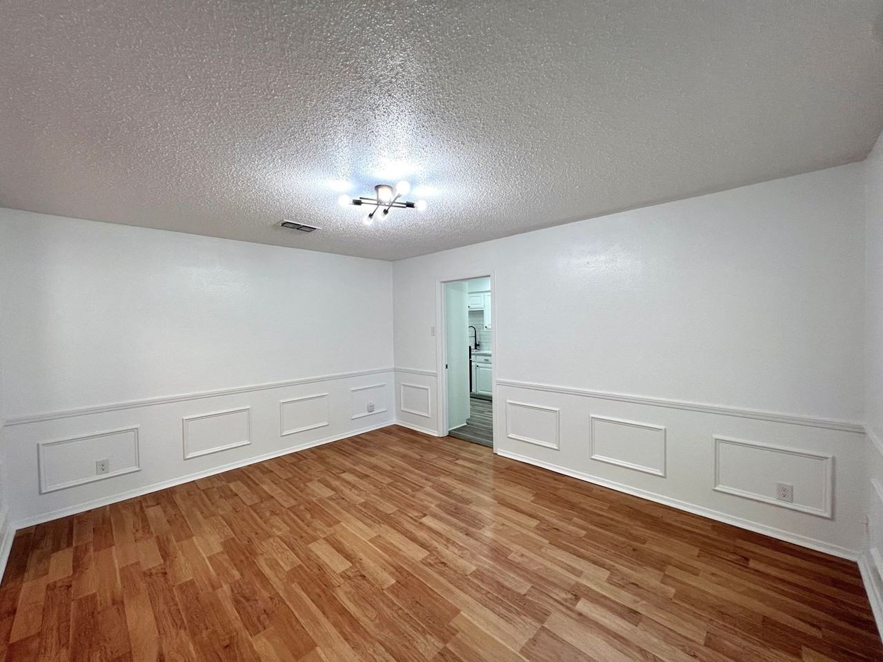 1 Peachtree Pl - Photo 4 of 20