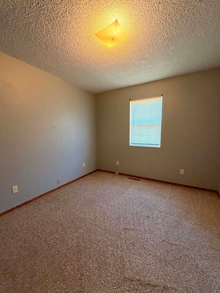 307 Summit St - Photo 6 of 14