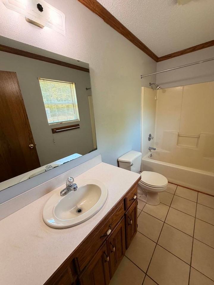 307 Summit St - Photo 7 of 14