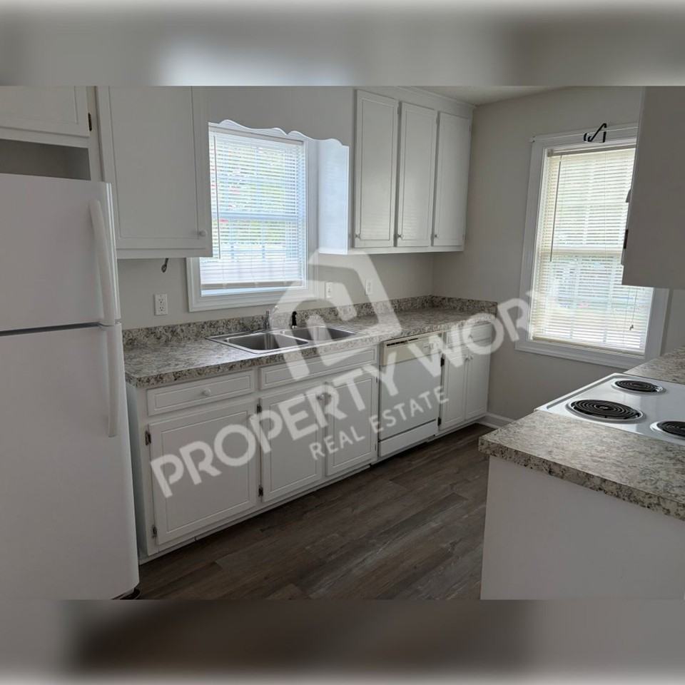 212 Thorne St - Photo 3 of 9