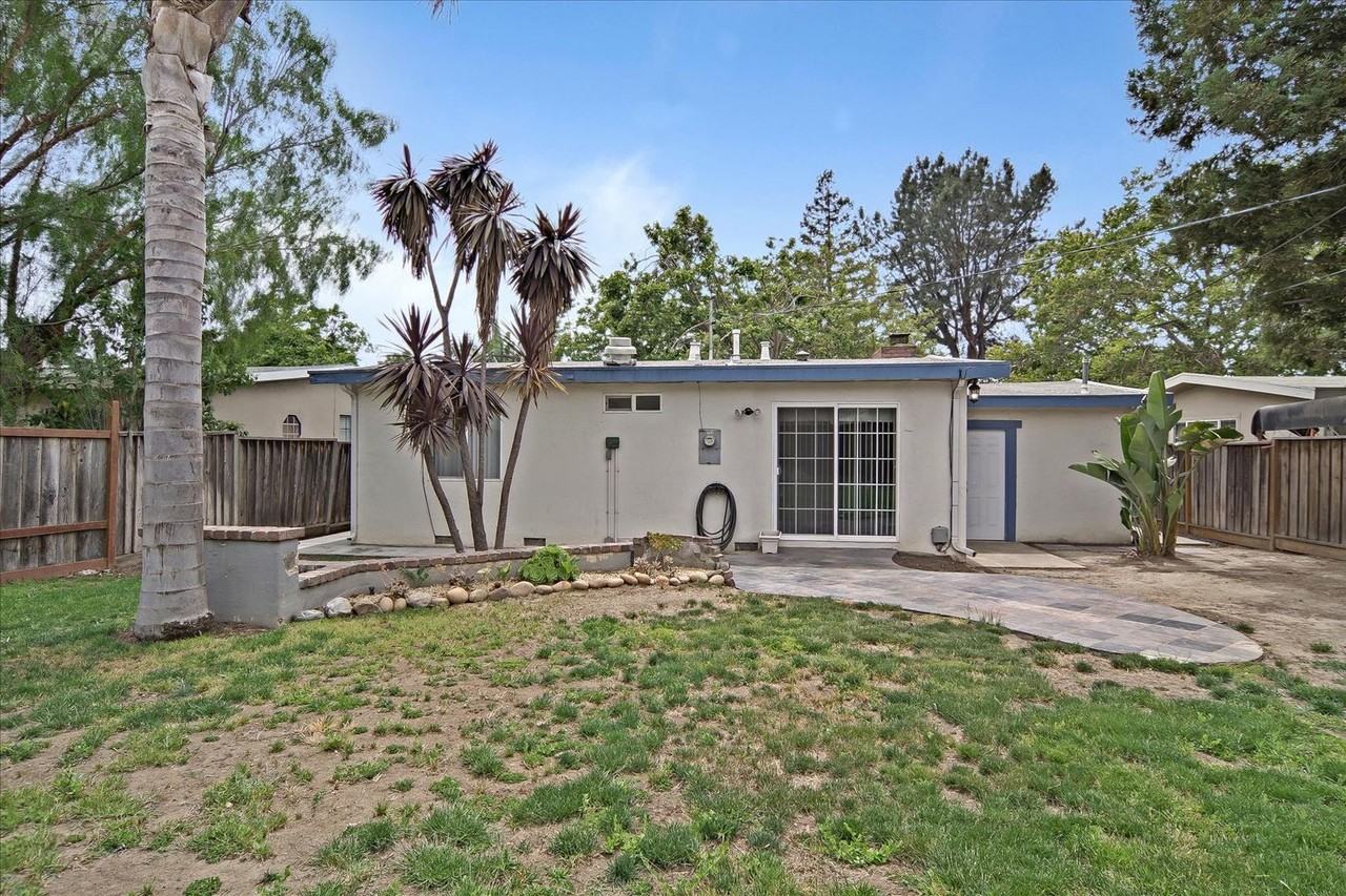 10082 Endfield Way - Photo 4 of 30