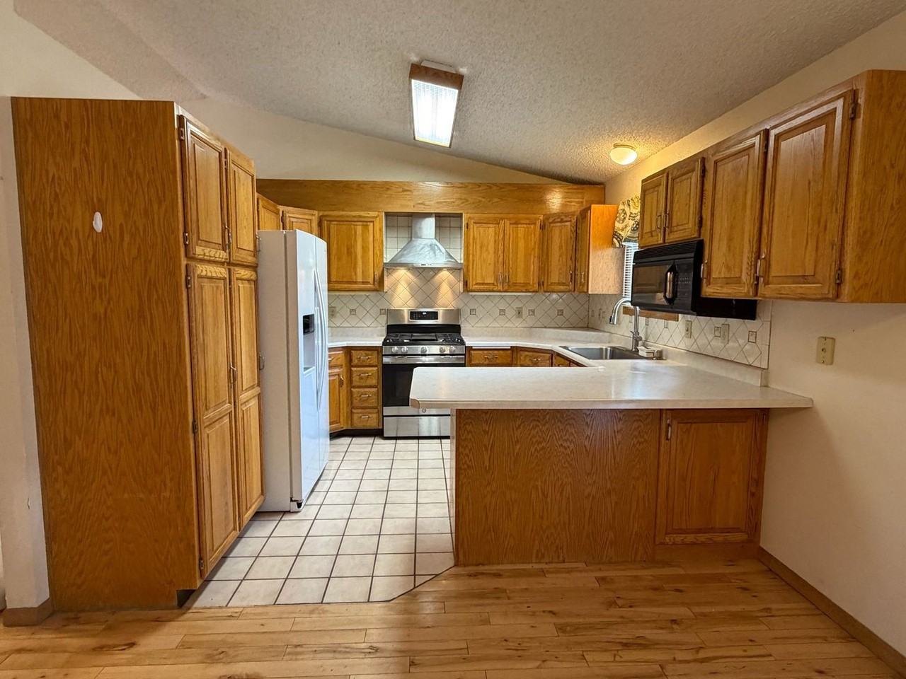 1005 Princewood Pl - Photo 4 of 18