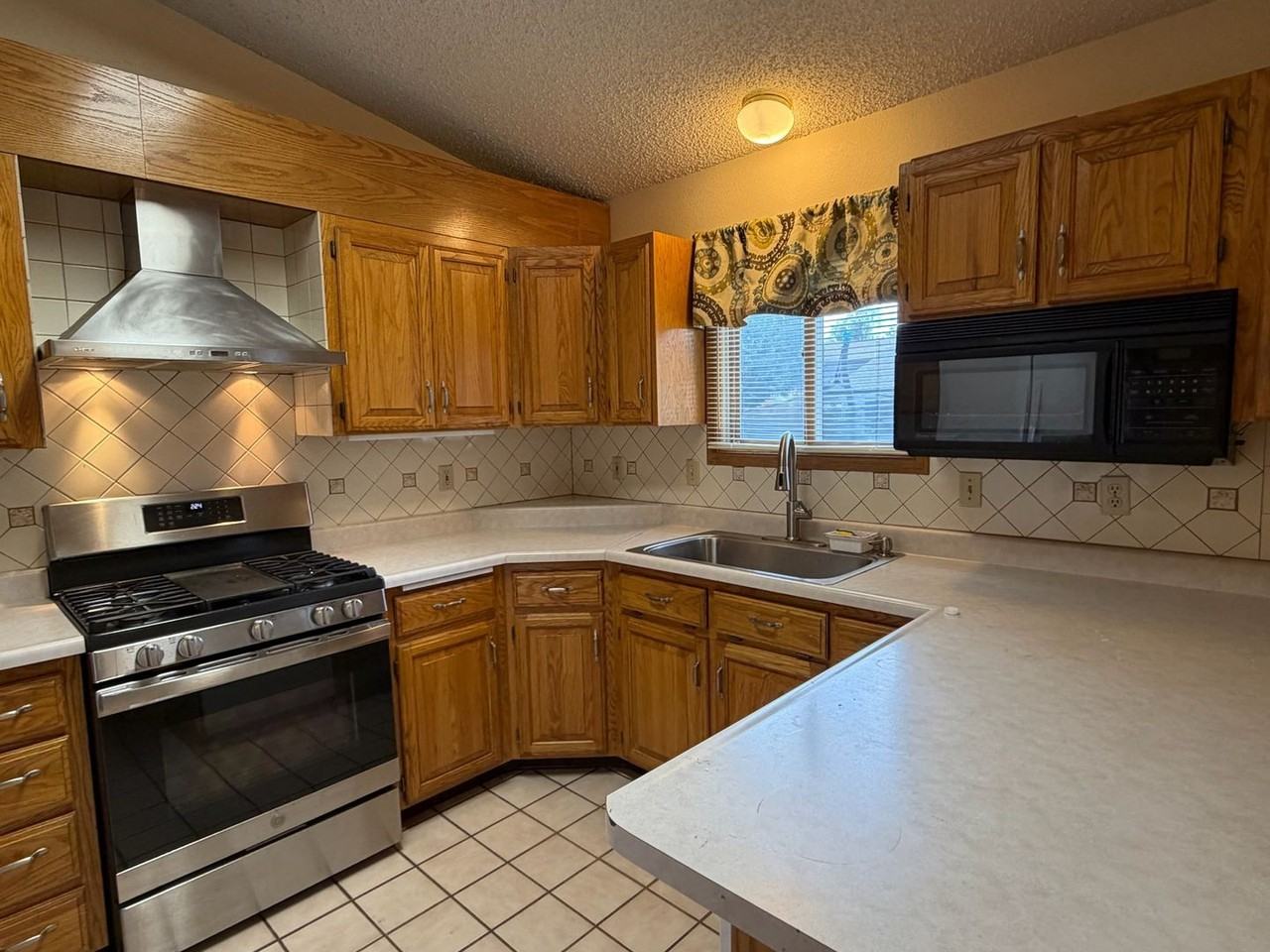 1005 Princewood Pl - Photo 6 of 18