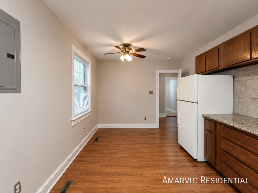 907 Rudolph St - Photo 3 of 18