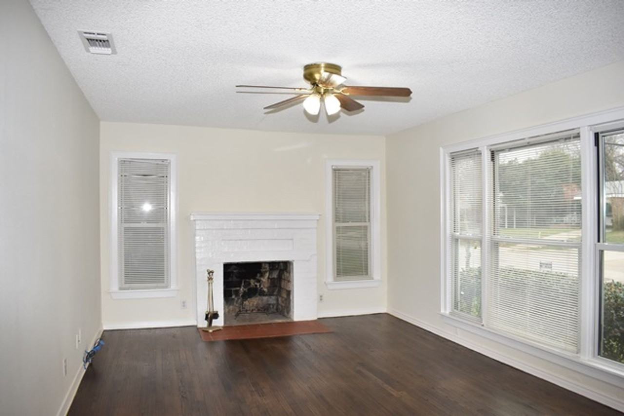 3833 Dexter Ave - Photo 2 of 12