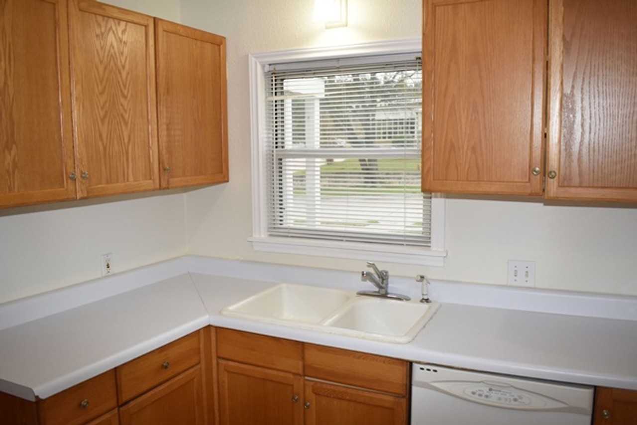 3833 Dexter Ave - Photo 5 of 12