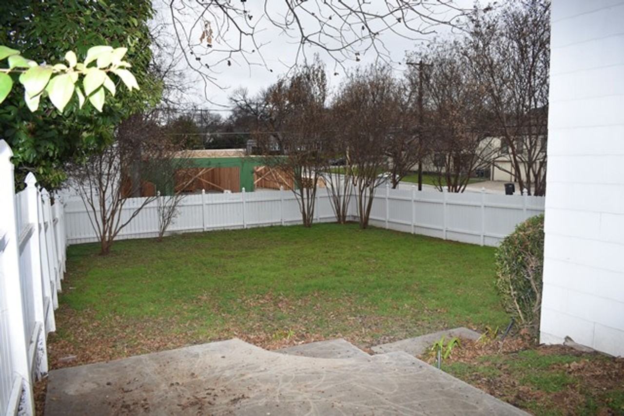 3833 Dexter Ave - Photo 6 of 12