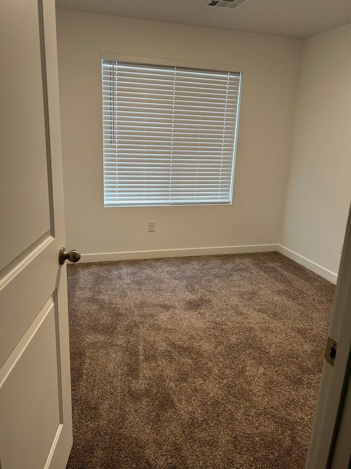 376 W 2025 N - Photo 3 of 14