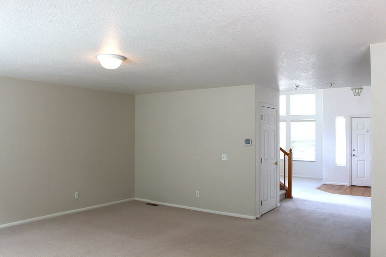 1939 Fossil Creek Pkwy - Photo 3 of 8