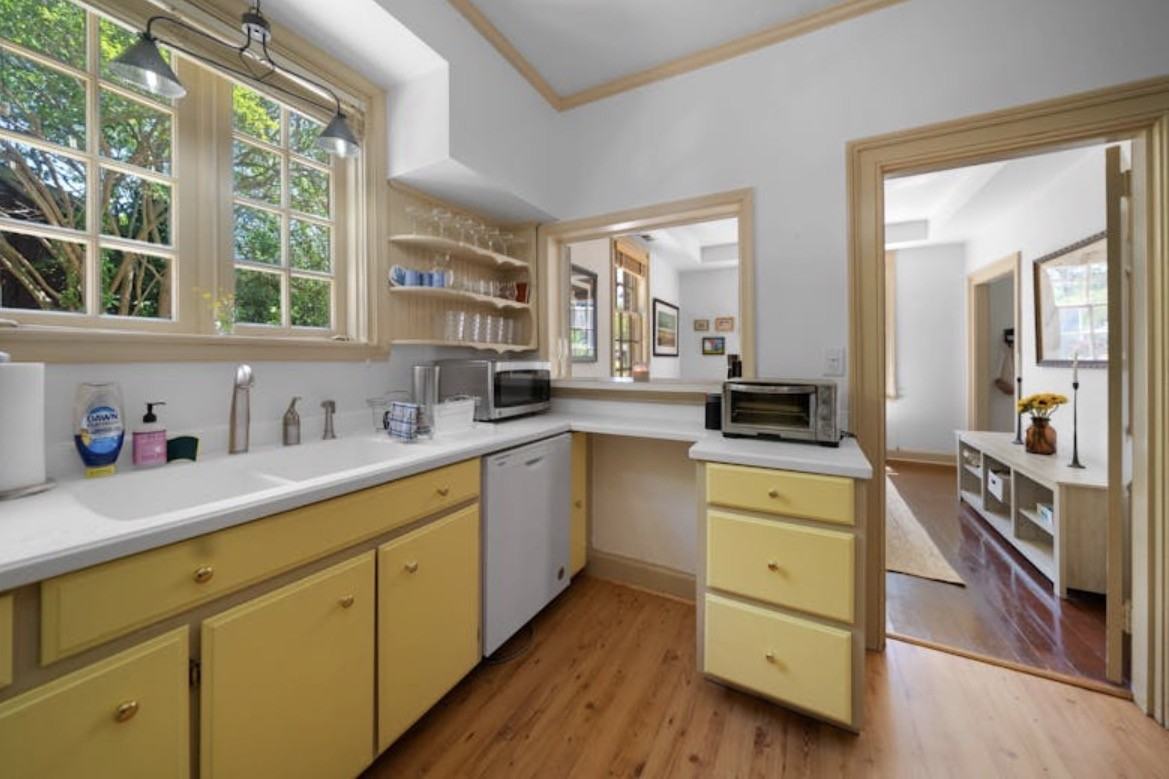 111 Washington St - Photo 6 of 38