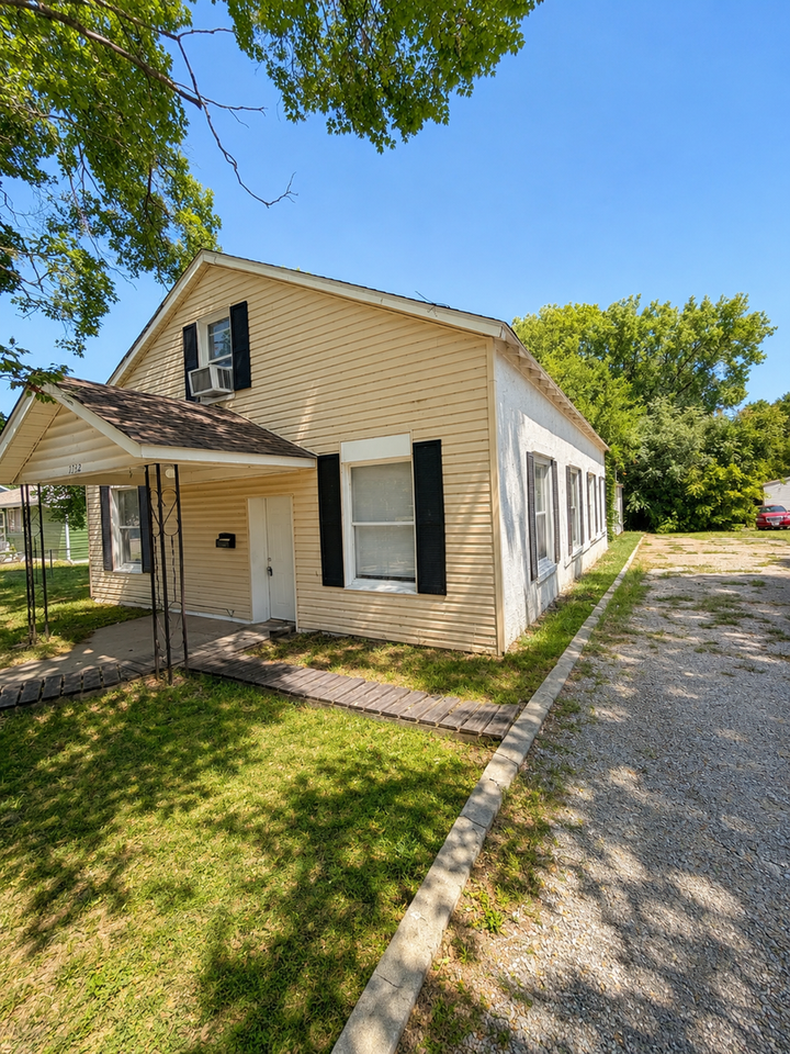 1732 Missouri Ave - Photo 2 of 14
