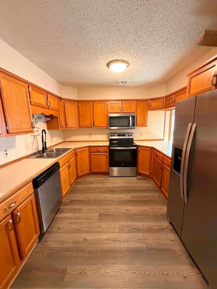 1732 Missouri Ave - Photo 4 of 14
