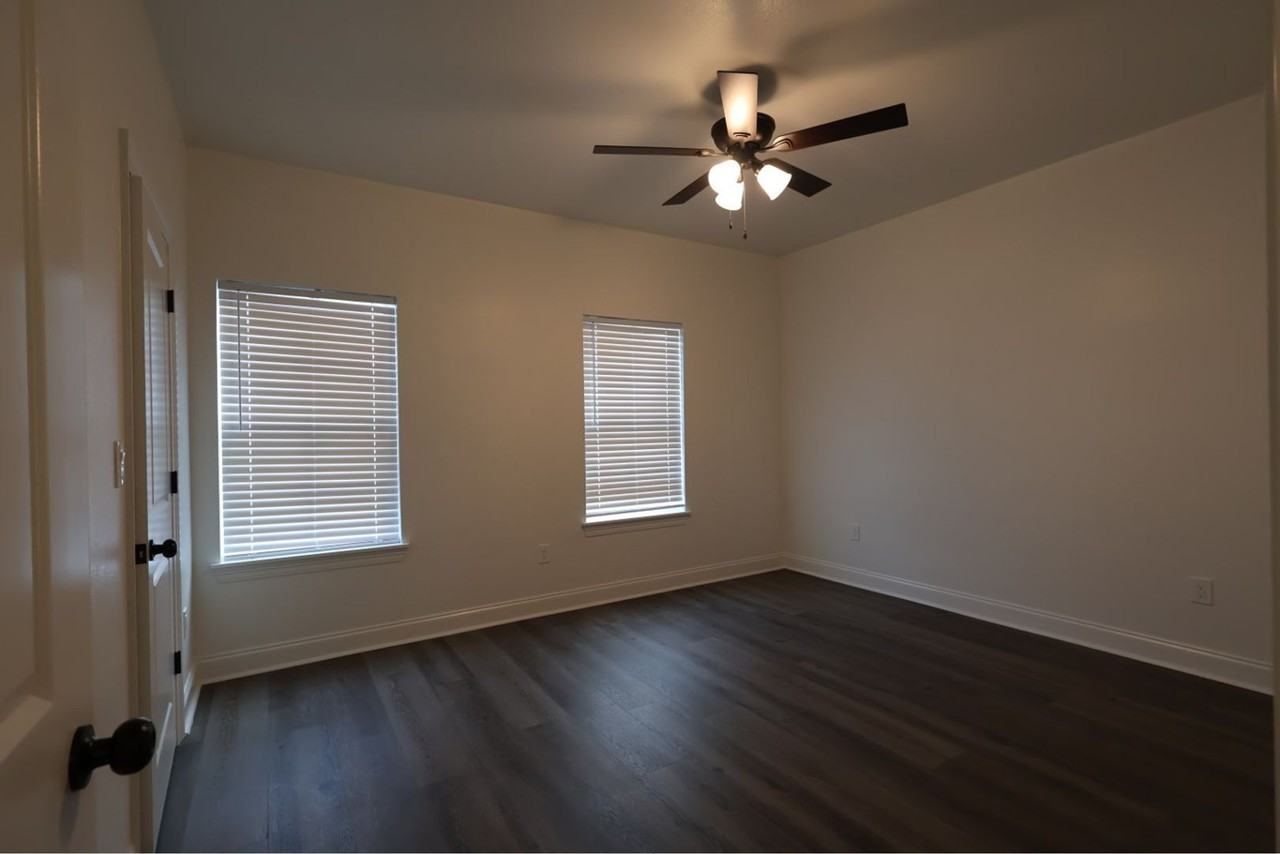 5022 S Prien Lake Rd #P - Photo 7 of 12