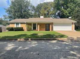 featured image of 920 Shumard Oak St