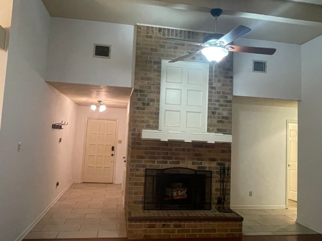 920 Shumard Oak St - Photo 2 of 14