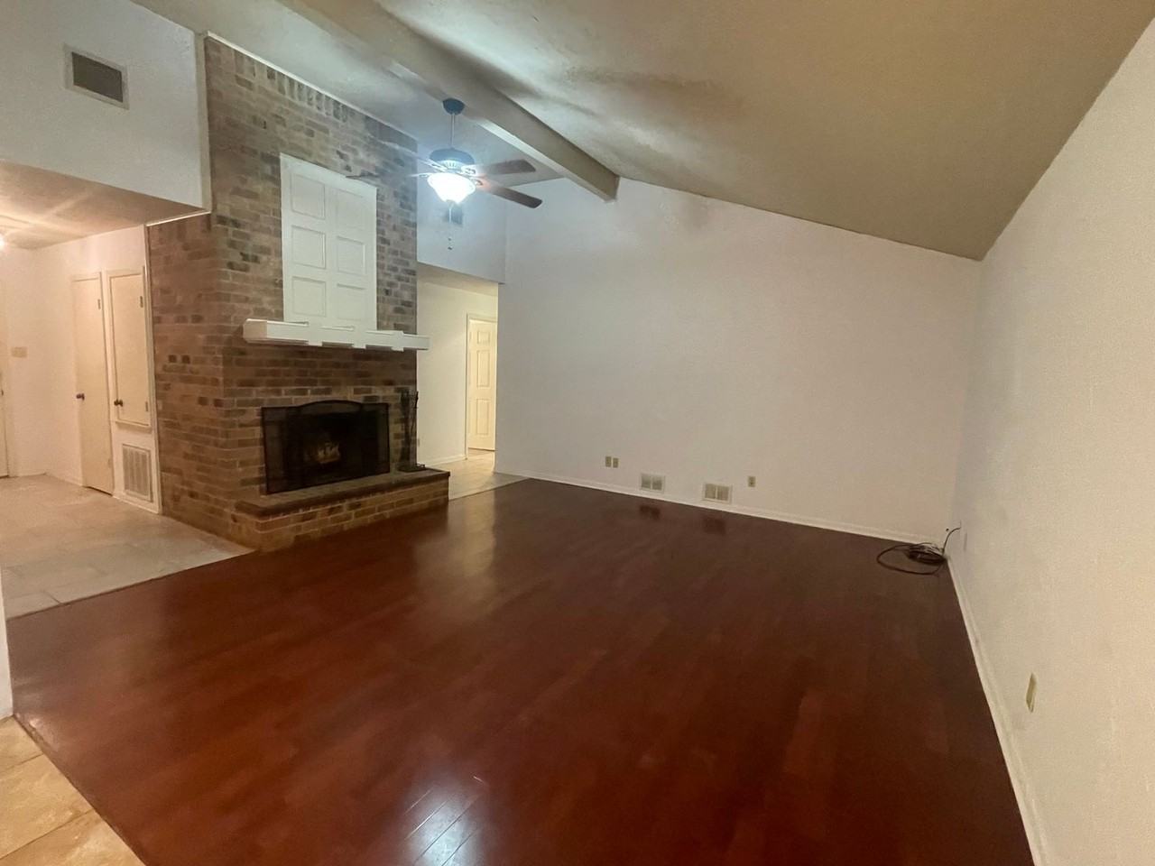 920 Shumard Oak St - Photo 4 of 14