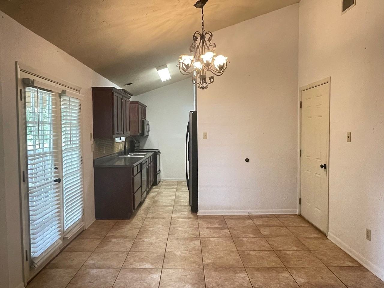 920 Shumard Oak St - Photo 5 of 14
