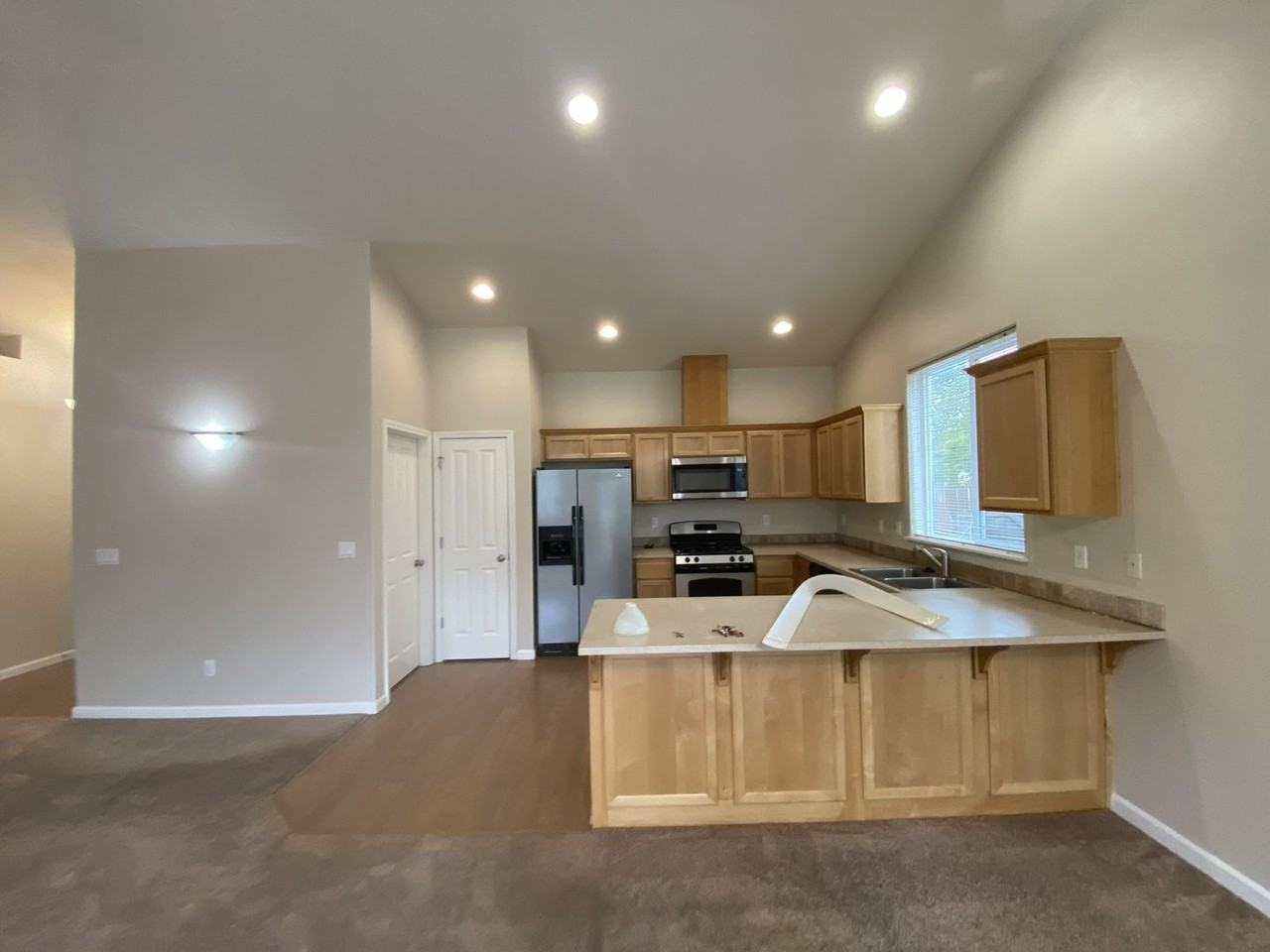 1102 Breckenridge Dr - Photo 3 of 11