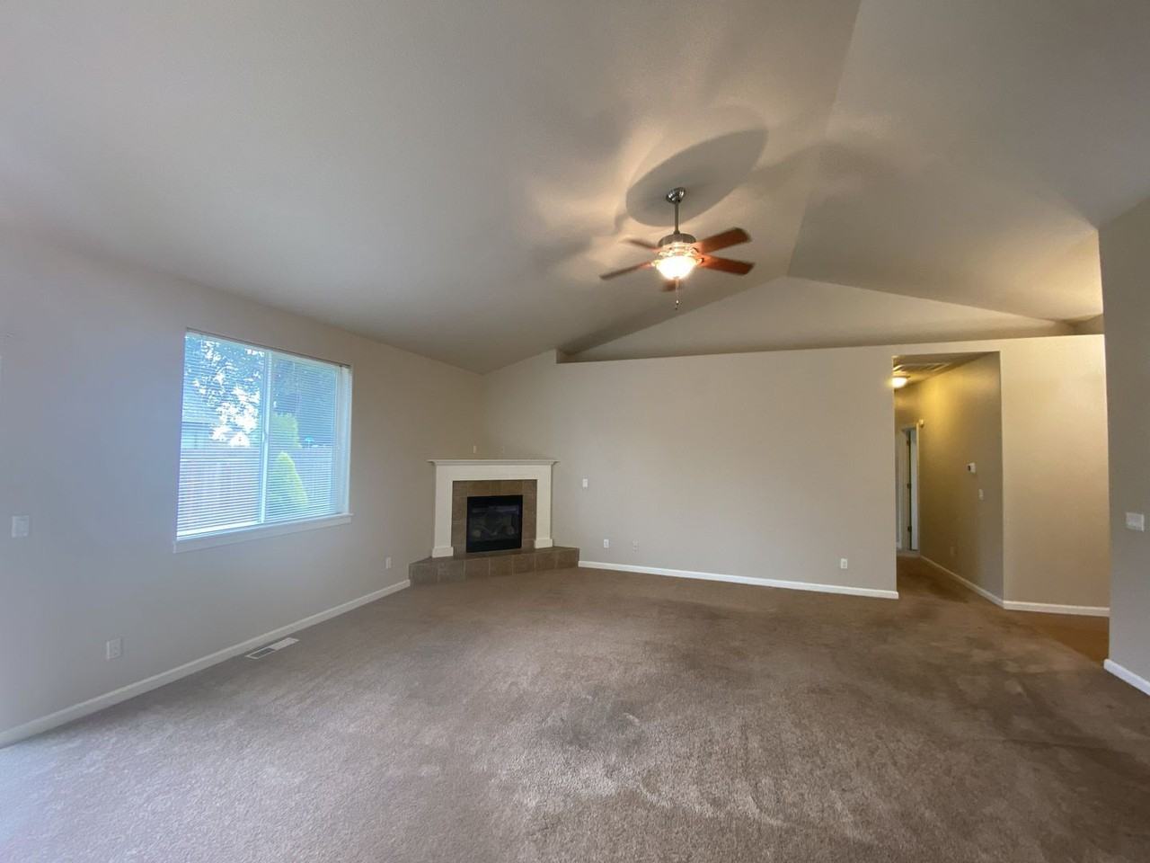 1102 Breckenridge Dr - Photo 4 of 11