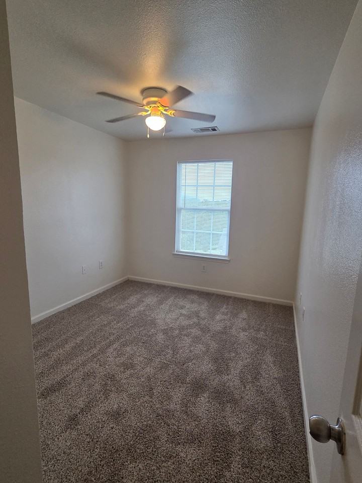 1108 W. Summer St. - Photo 2 of 10