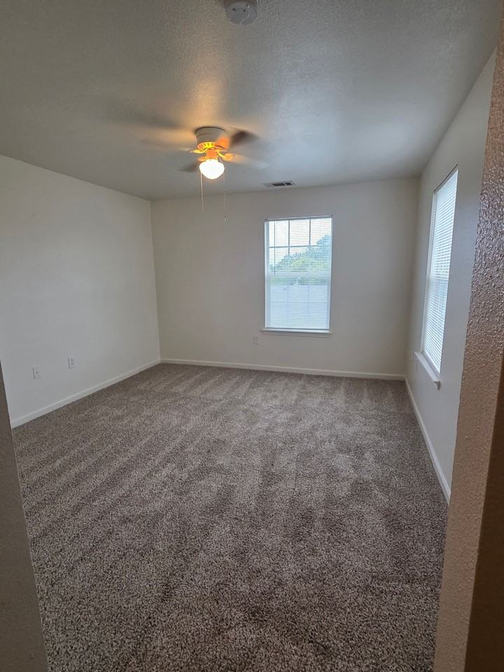 1108 W. Summer St. - Photo 4 of 10