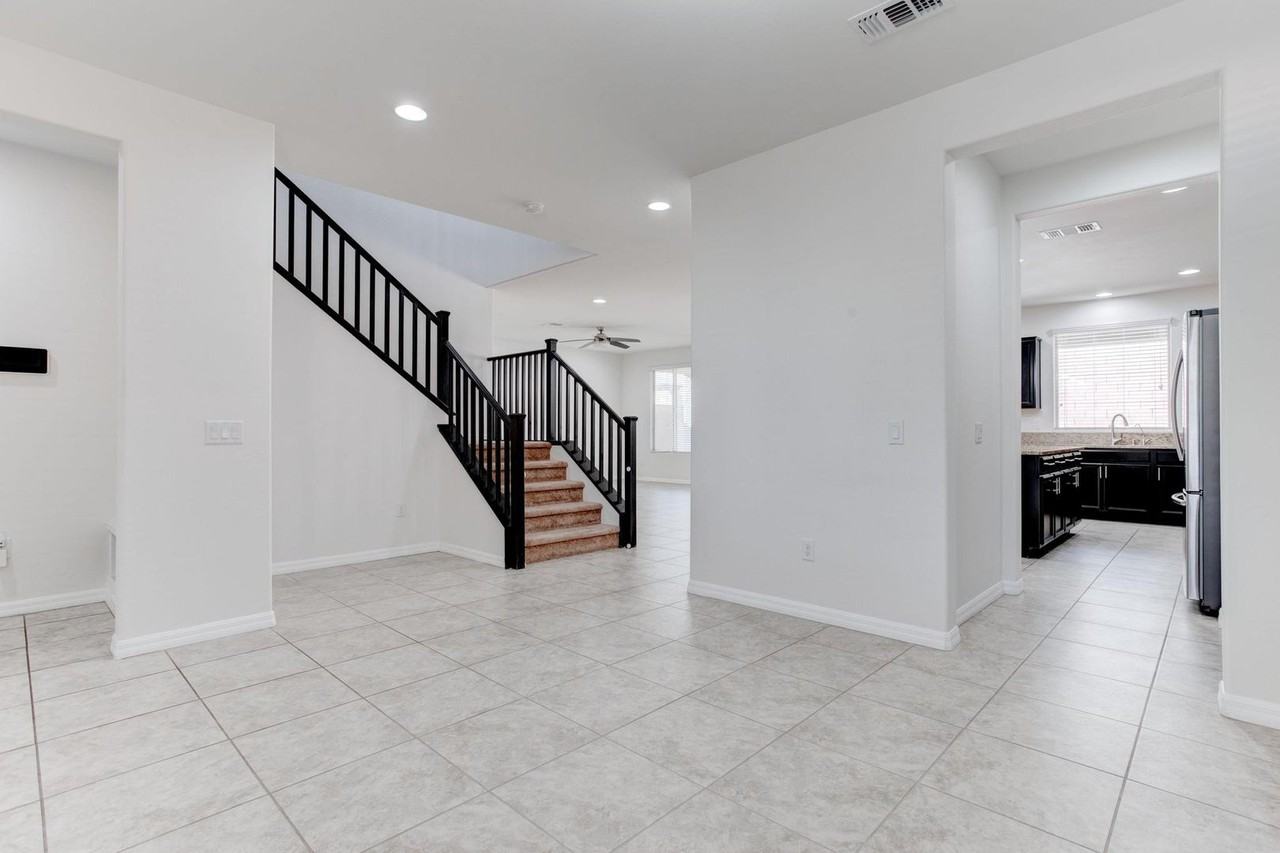 7141 Tavita St - Photo 3 of 43