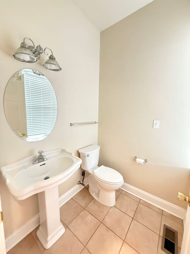 204 S Patterson Park Ave - Photo 3 of 10
