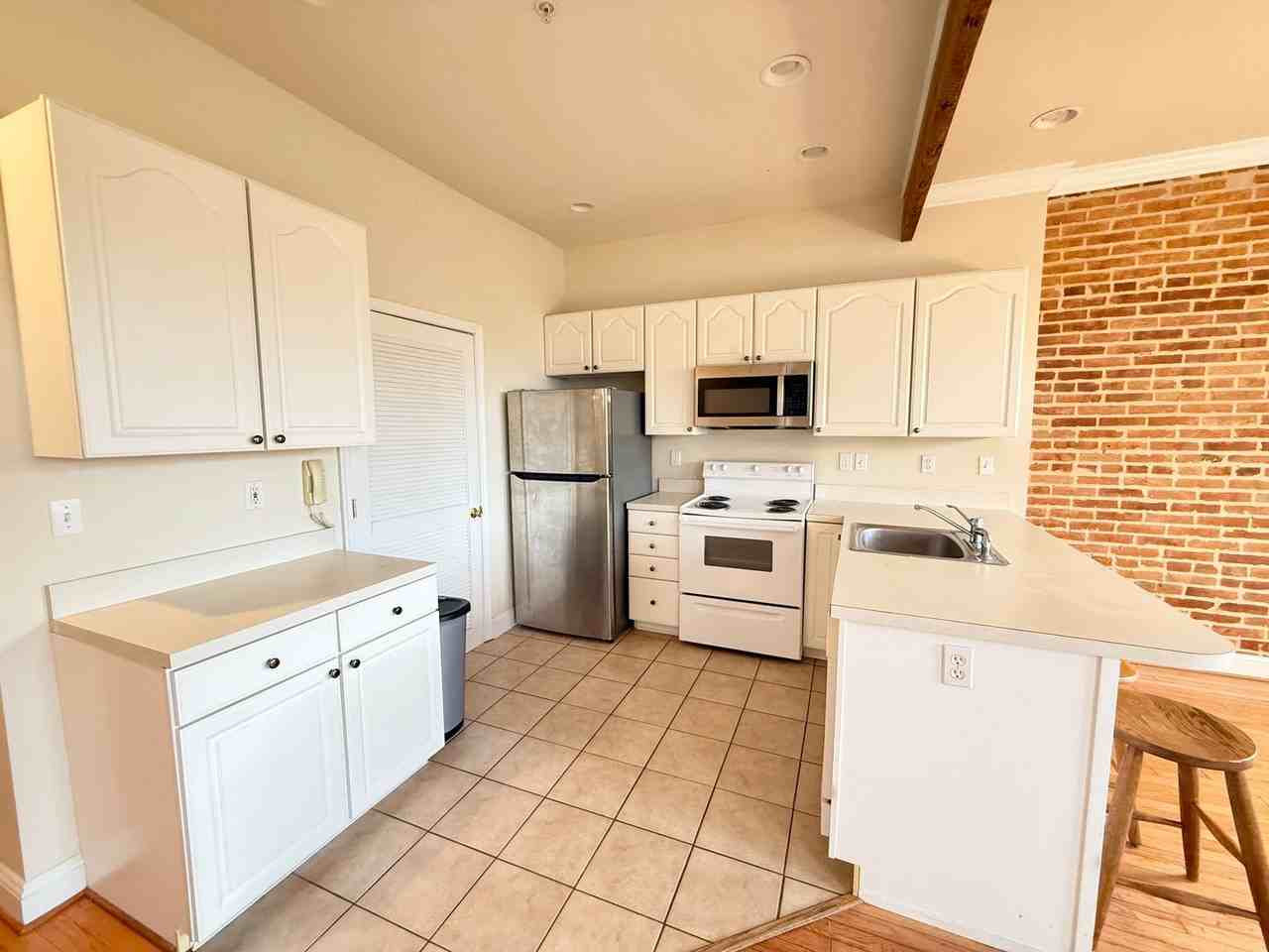 204 S Patterson Park Ave - Photo 4 of 10