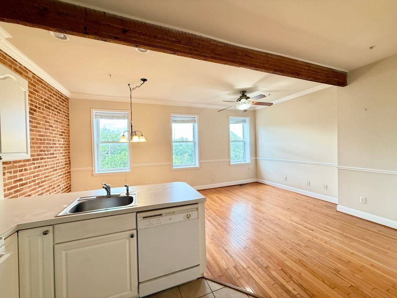 204 S Patterson Park Ave - Photo 5 of 10