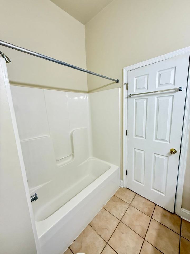 204 S Patterson Park Ave - Photo 6 of 10