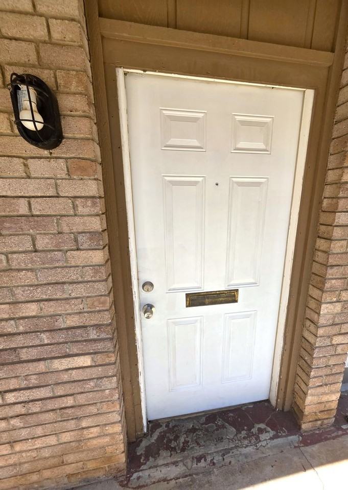 3746 N Nicklas Ave - Photo 2 of 12