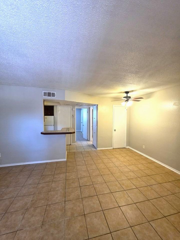 3746 N Nicklas Ave - Photo 4 of 12