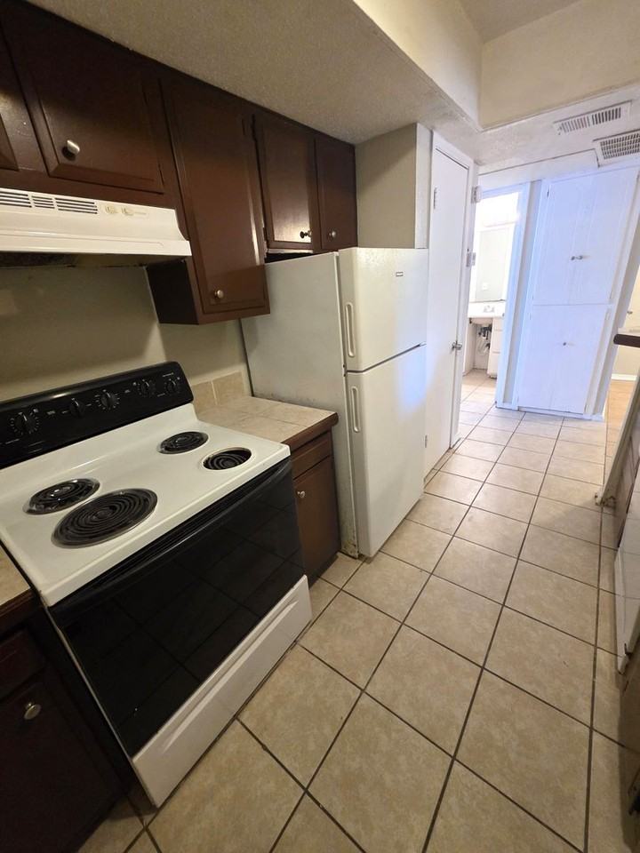 3746 N Nicklas Ave - Photo 6 of 12