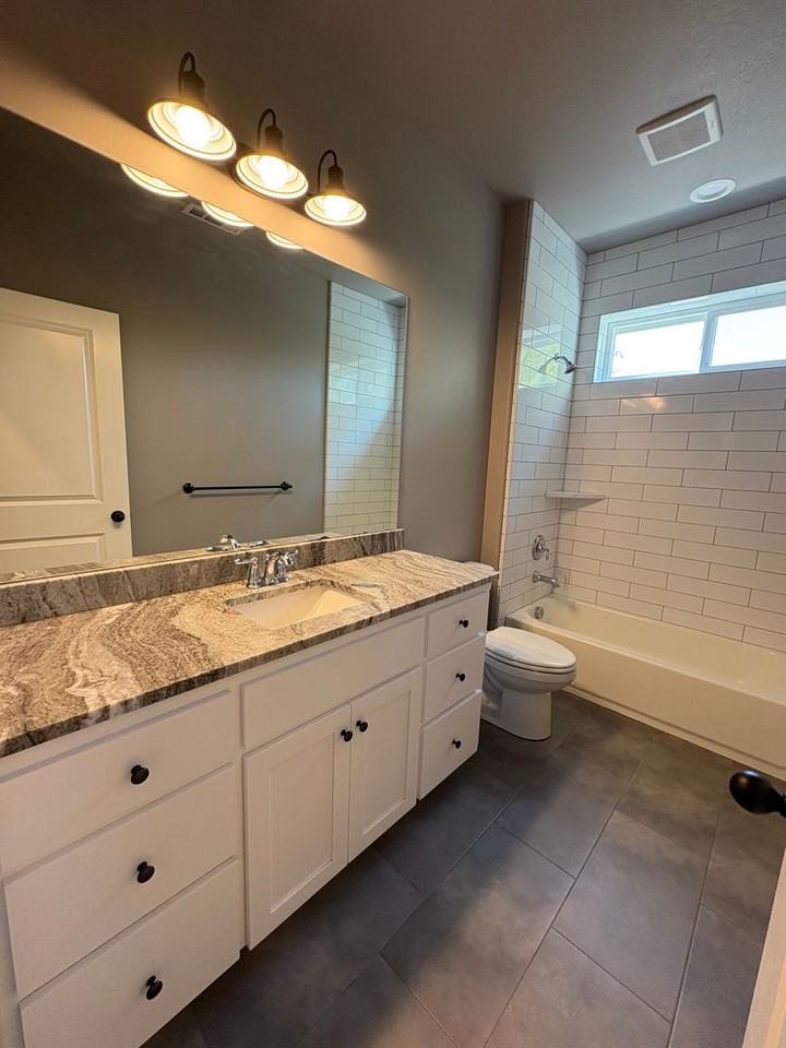 426 Frontier Ct - Photo 4 of 16