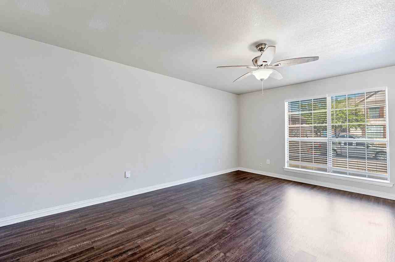 Woodhaven Villas - Photo 3 of 17