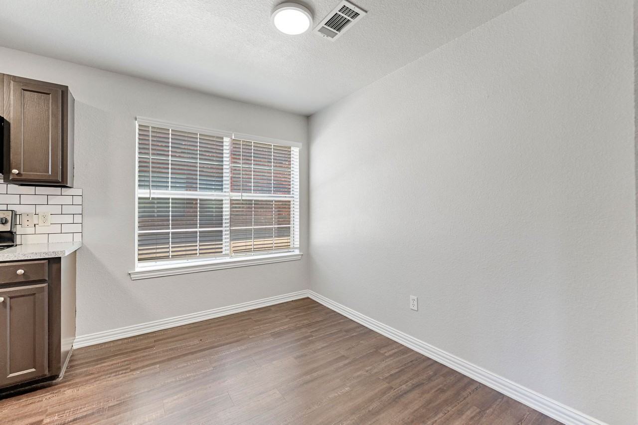 Woodhaven Villas - Photo 4 of 17