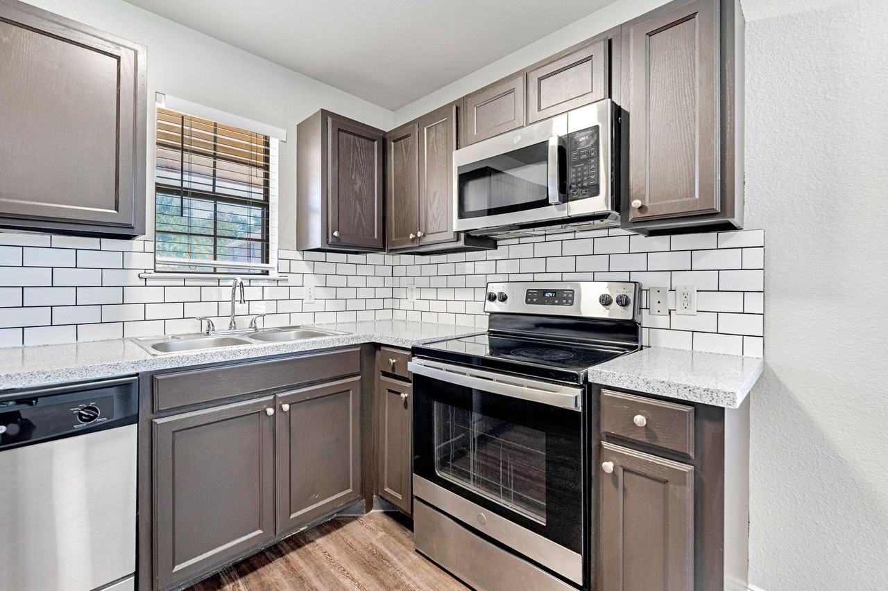 Woodhaven Villas - Photo 6 of 17